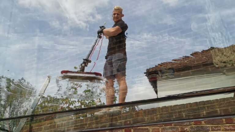 The Clear Advantages of Hiring a Professional Window Cleaning Company for Your Home
